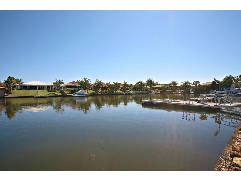 1/11  Pentas Drive, Bongaree QLD 4507