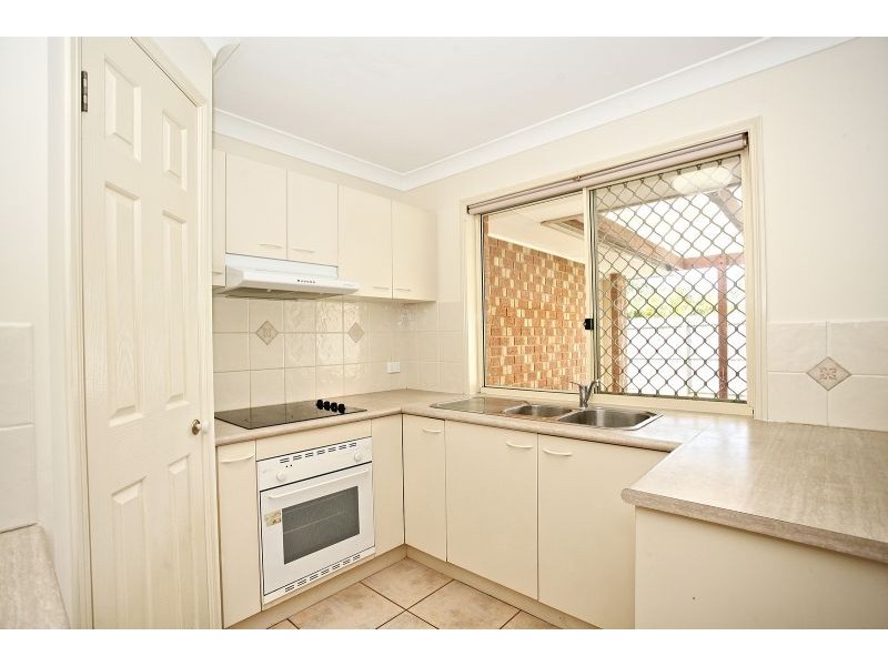 8 Smout Court, Sandstone Point QLD 4511