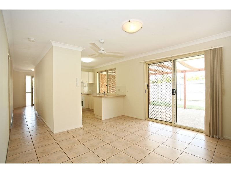 8 Smout Court, Sandstone Point QLD 4511