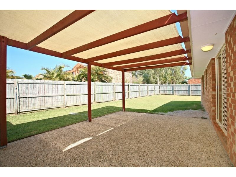 8 Smout Court, Sandstone Point QLD 4511