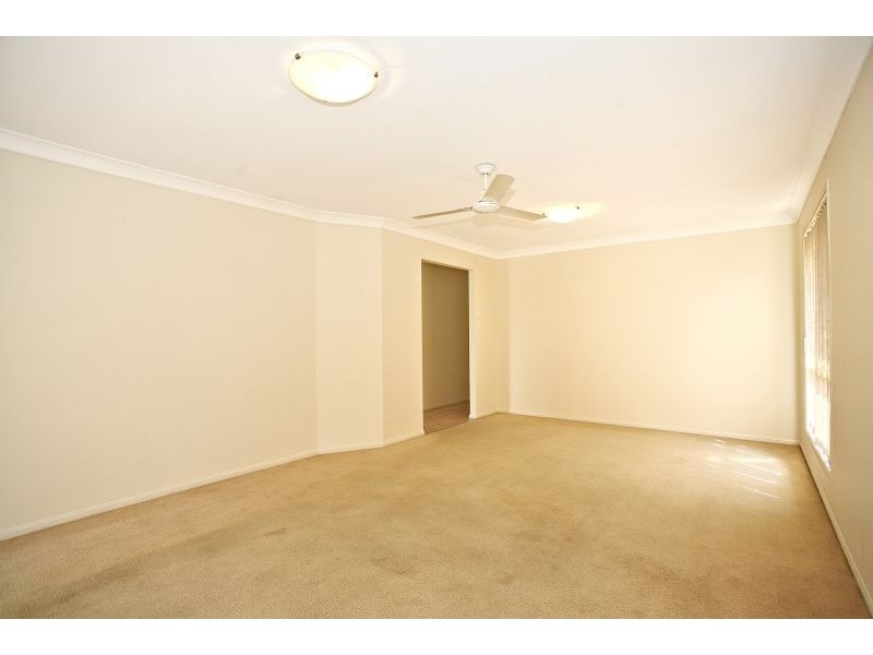 8 Smout Court, Sandstone Point QLD 4511