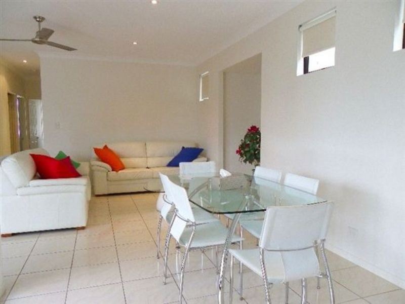 2/35 Queen Street, Bongaree QLD 4507