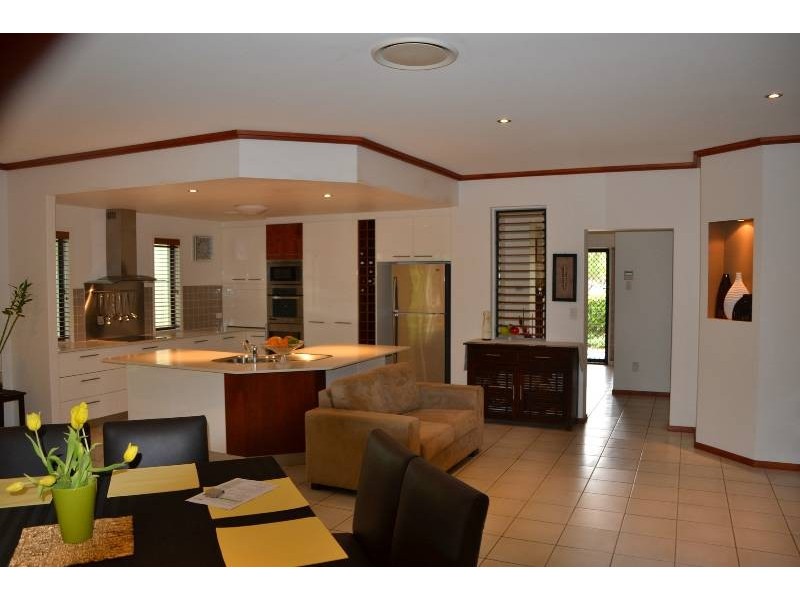 8 Avon Avenue, Banksia Beach QLD 4507