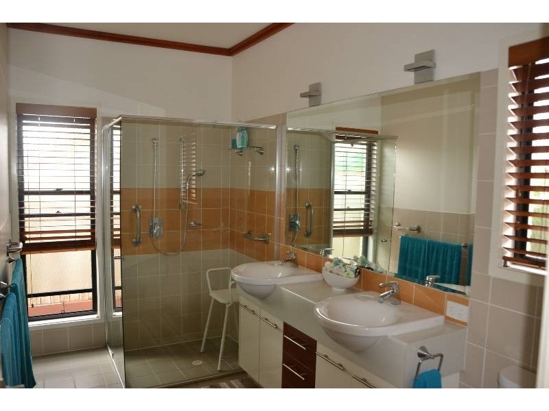 8 Avon Avenue, Banksia Beach QLD 4507