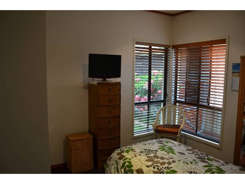 8 Avon Avenue, Banksia Beach QLD 4507