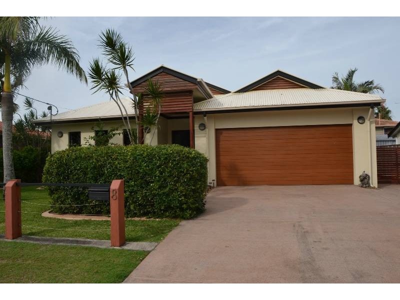 8 Avon Avenue, Banksia Beach QLD 4507