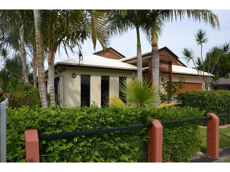 8 Avon Avenue, Banksia Beach QLD 4507