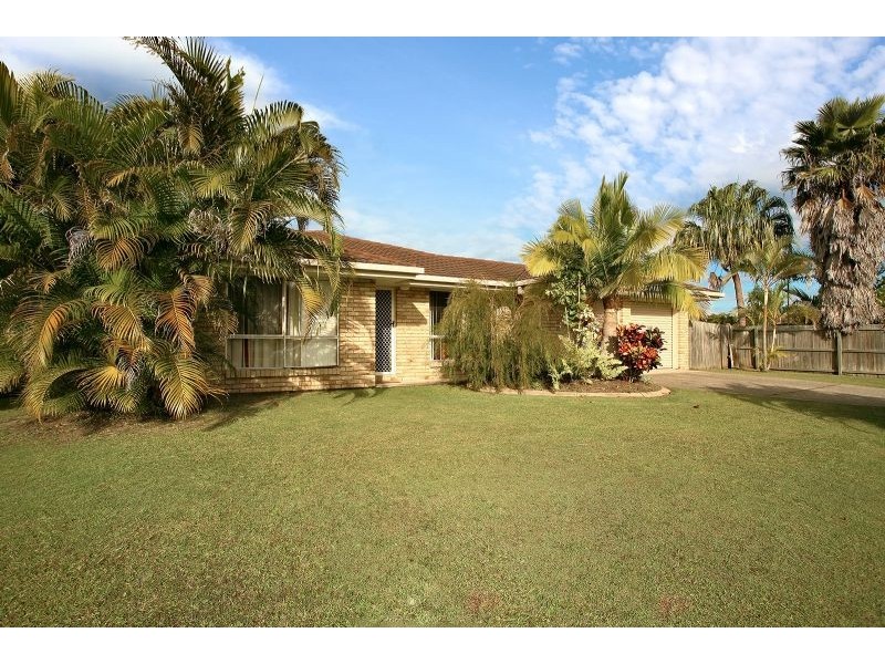 8 Bream Court, Sandstone Point QLD 4511