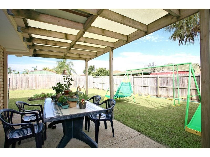 8 Bream Court, Sandstone Point QLD 4511