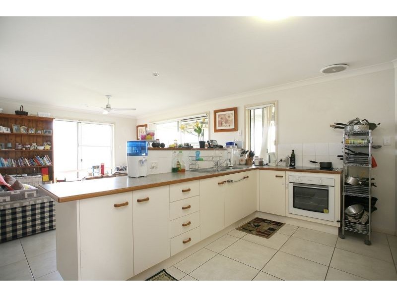 8 Bream Court, Sandstone Point QLD 4511