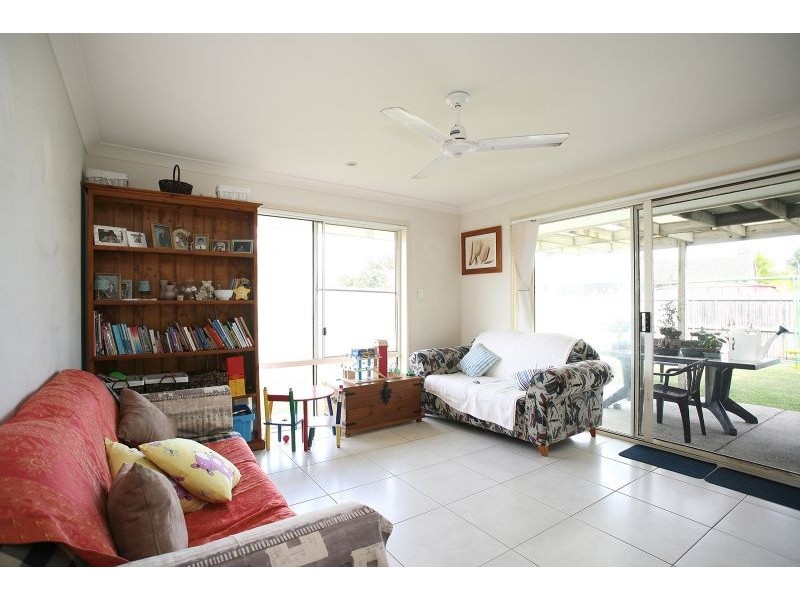 8 Bream Court, Sandstone Point QLD 4511