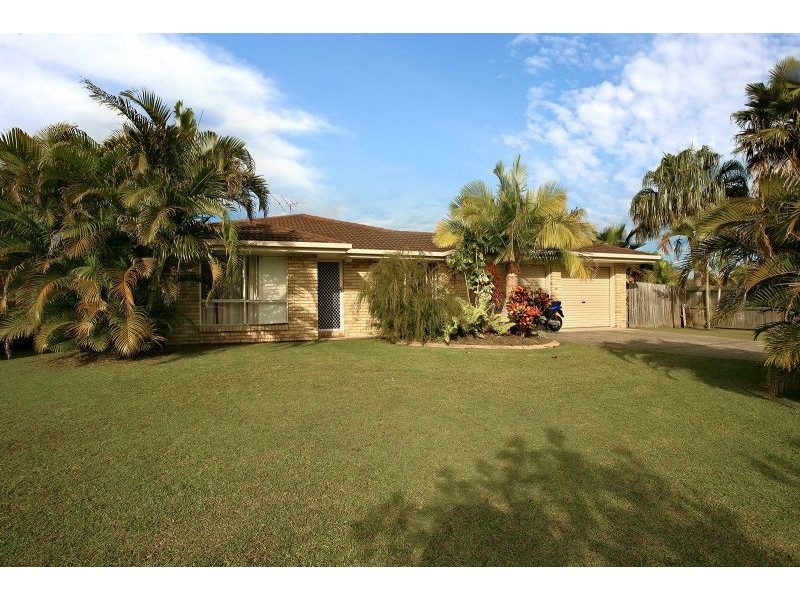 8 Bream Court, Sandstone Point QLD 4511