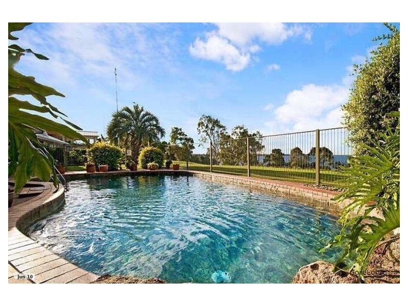 17 Clark Terrace, Sandstone Point QLD 4511