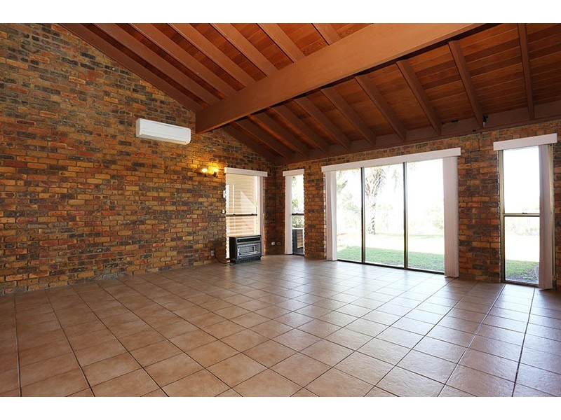 17 Clark Terrace, Sandstone Point QLD 4511