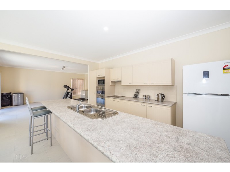 10 Cremorne Court, Sandstone Point QLD 4511