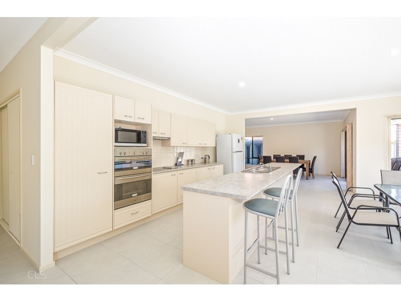 10 Cremorne Court, Sandstone Point QLD 4511