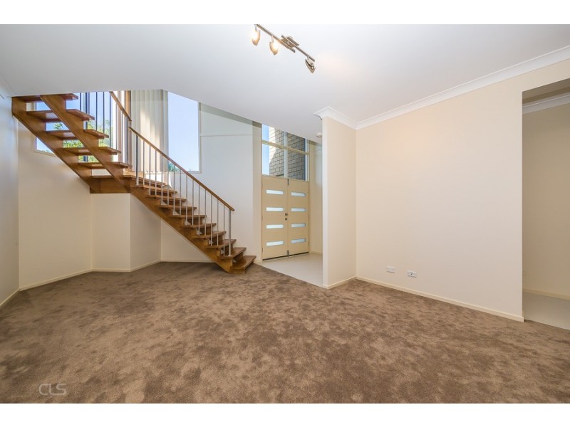 10 Cremorne Court, Sandstone Point QLD 4511
