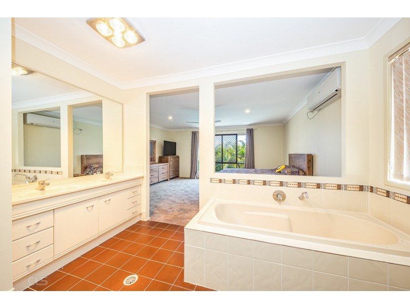 10 Cremorne Court, Sandstone Point QLD 4511
