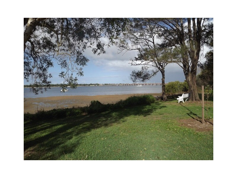 Sandstone Point QLD 4511