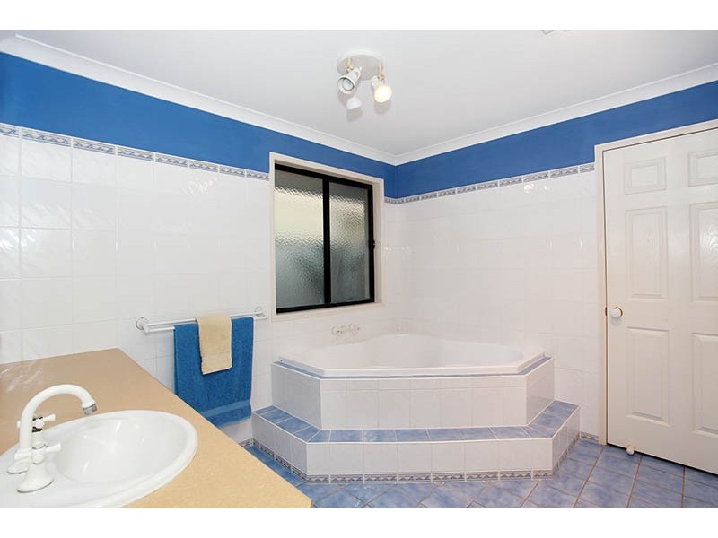 100 Voyagers Drive, Banksia Beach QLD 4507