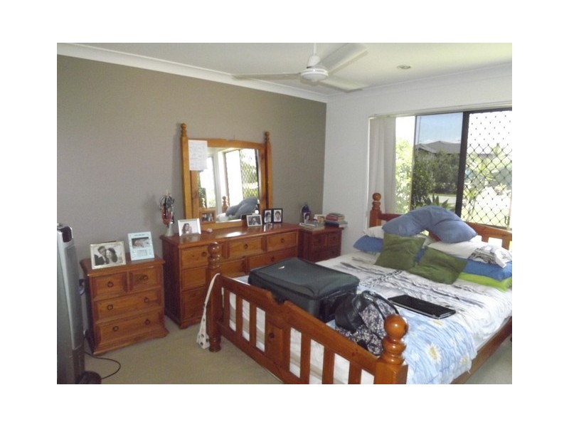 39 Eimeo Place, Sandstone Point QLD 4511