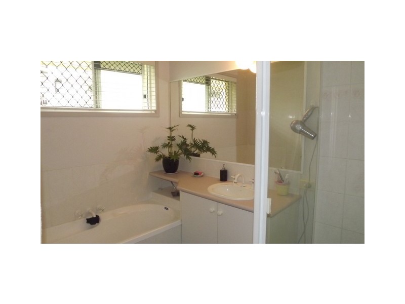 2/115 Welsby Parade, Bongaree QLD 4507