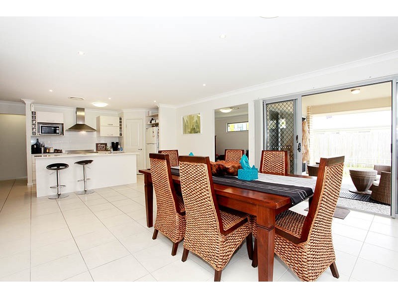 17 Dewdrop Place, Ningi QLD 4511