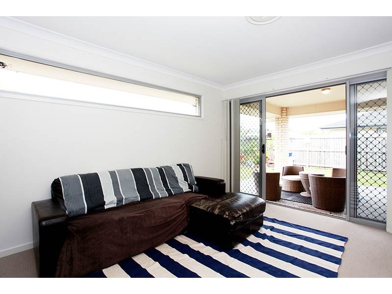 17 Dewdrop Place, Ningi QLD 4511
