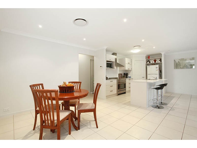 17 Dewdrop Place, Ningi QLD 4511