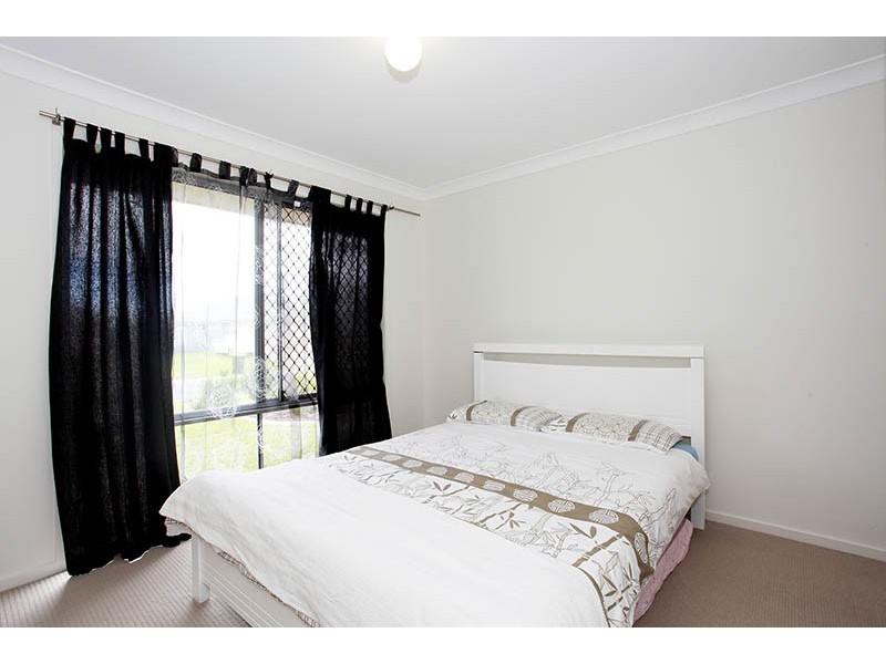 17 Dewdrop Place, Ningi QLD 4511