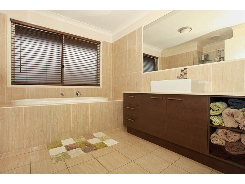 2 Skysail Court, Banksia Beach QLD 4507