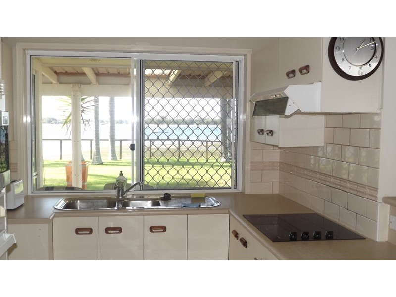 Sandstone Point QLD 4511