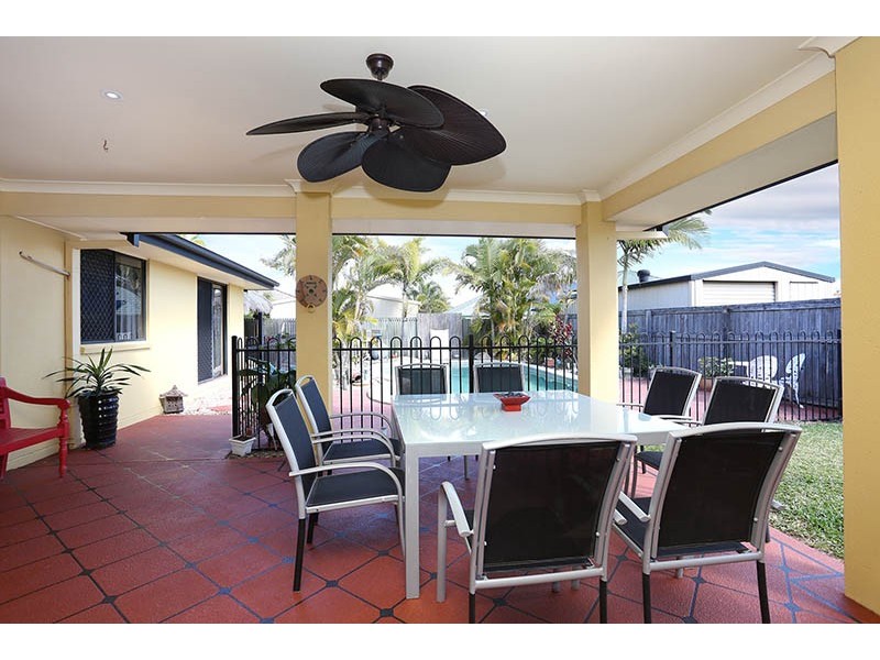 224 Endeavour Drive, Banksia Beach QLD 4507