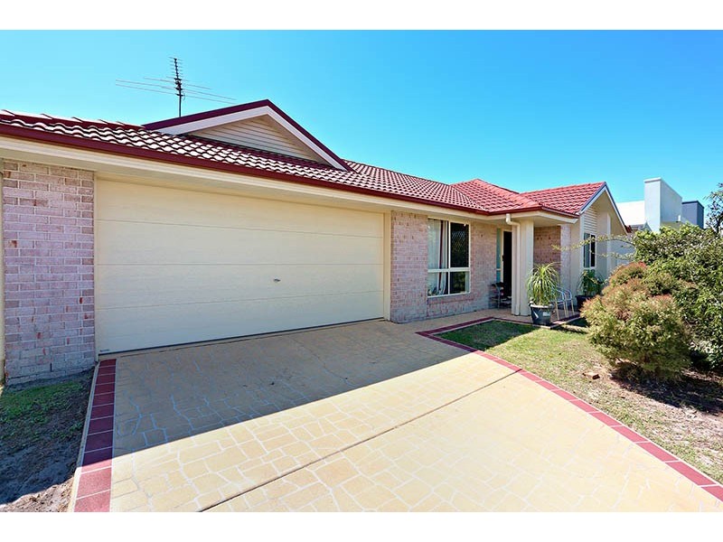 13 Dewdrop Place, Ningi QLD 4511