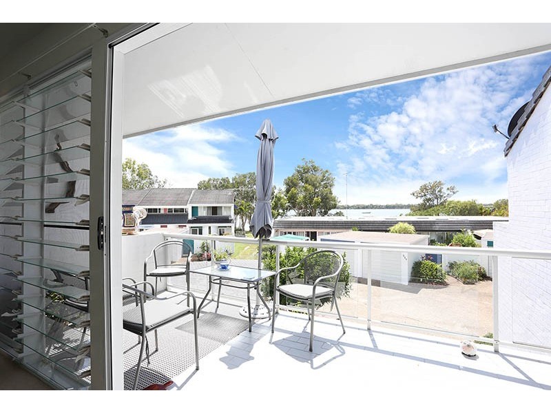 22B Spinnaker Drive, Sandstone Point QLD 4511