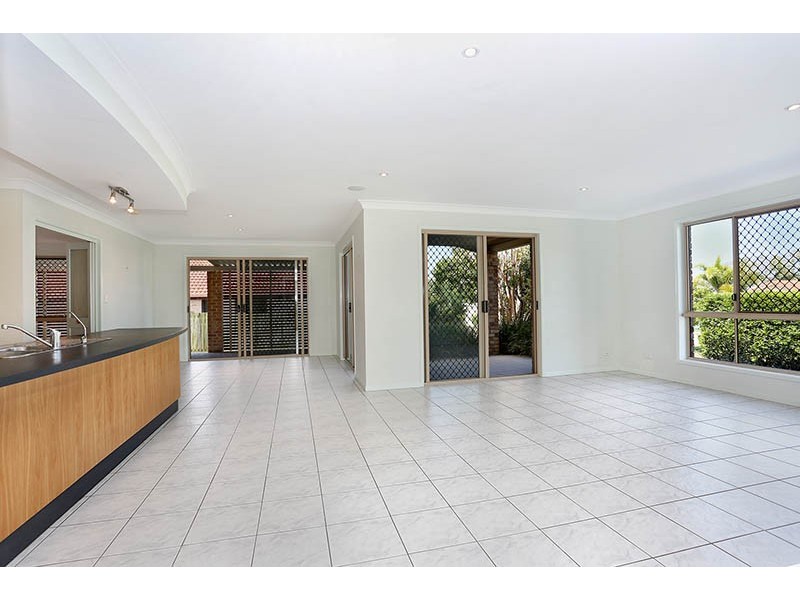 8 Avalon Street, Sandstone Point QLD 4511