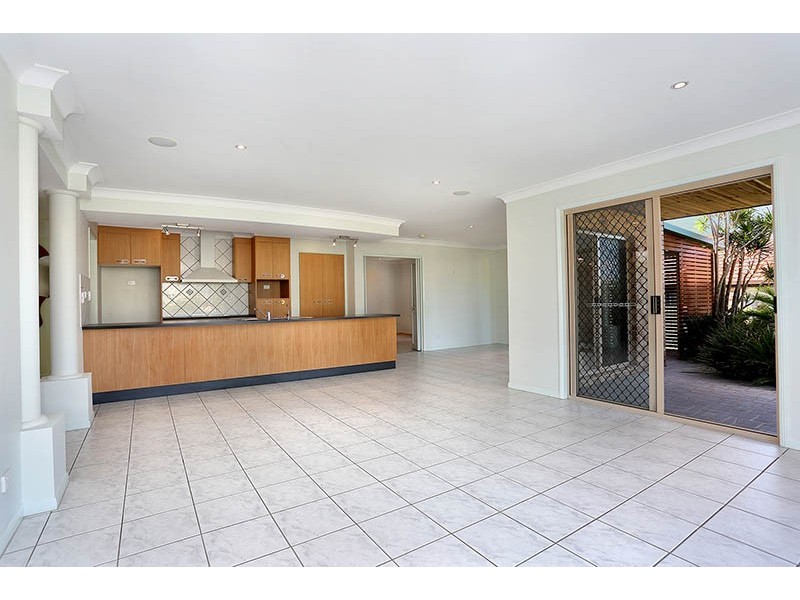 8 Avalon Street, Sandstone Point QLD 4511
