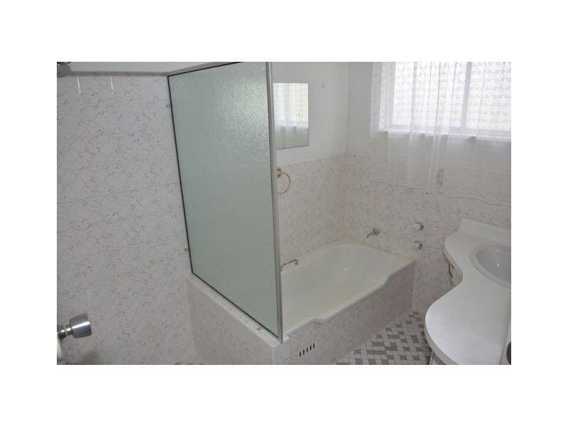 150 Cams Boulevarde, Summerland Point NSW 2259