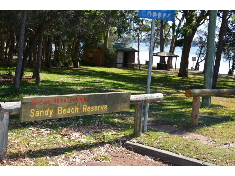 150 Cams Boulevarde, Summerland Point NSW 2259