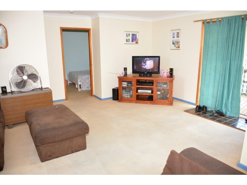 10 Birrabang Avenue, Summerland Point NSW 2259