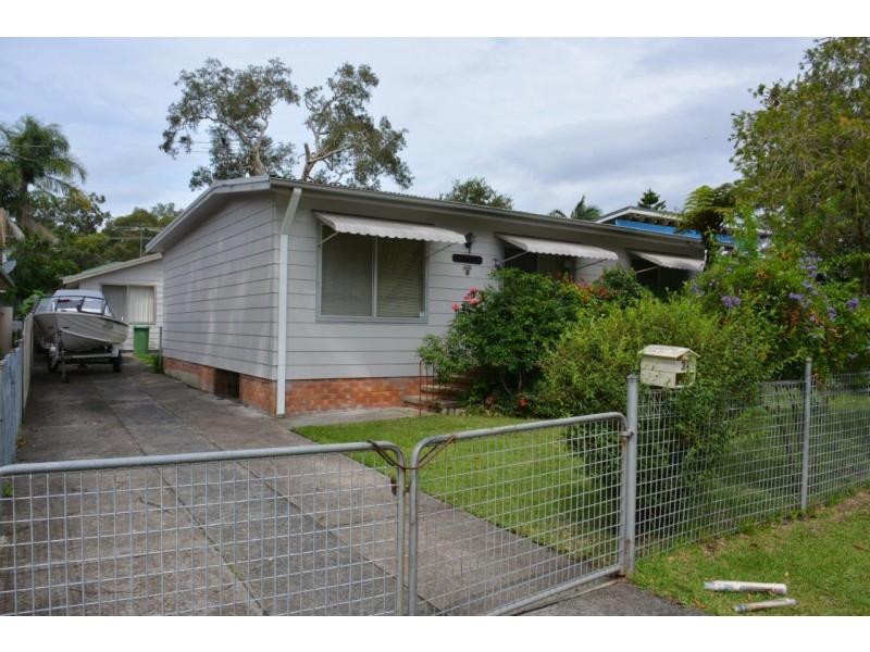 31 Murrumbong Road, Summerland Point NSW 2259