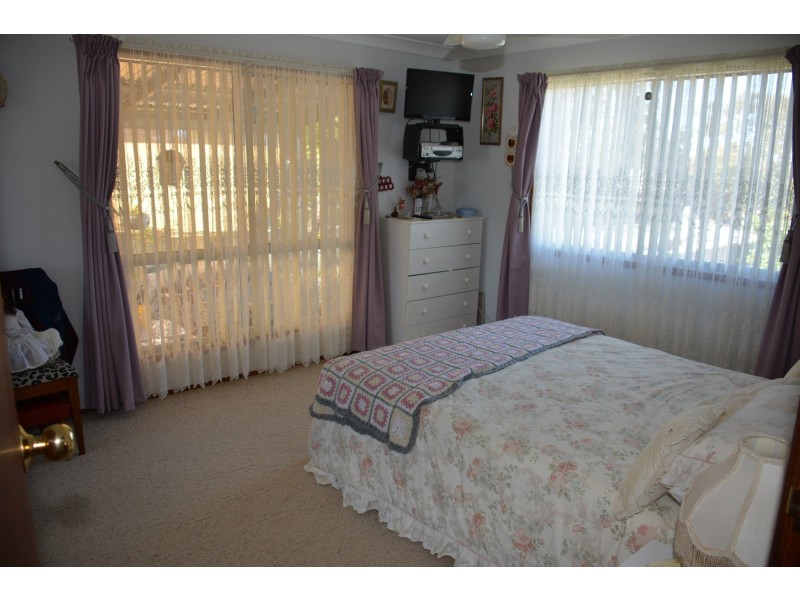 24 Yeramba Road, Summerland Point NSW 2259