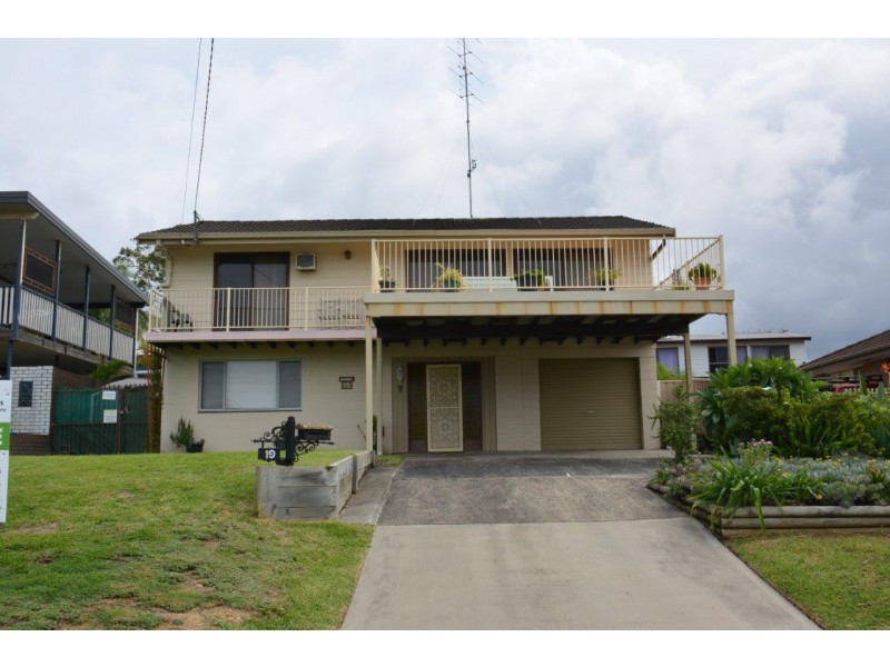 19 Quinalup Street, Gwandalan NSW 2259