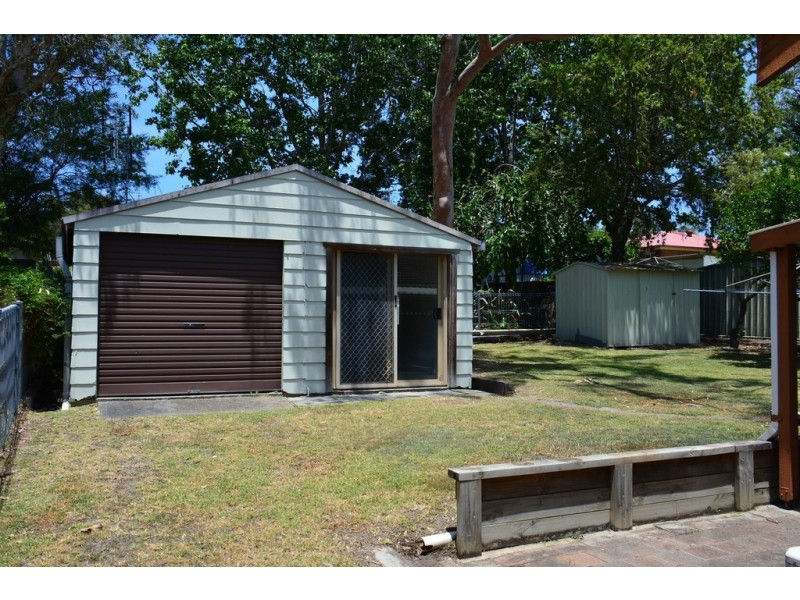 17 Tarwarri Rd, Summerland Point NSW 2259