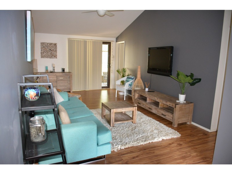 17 Tarwarri Rd, Summerland Point NSW 2259