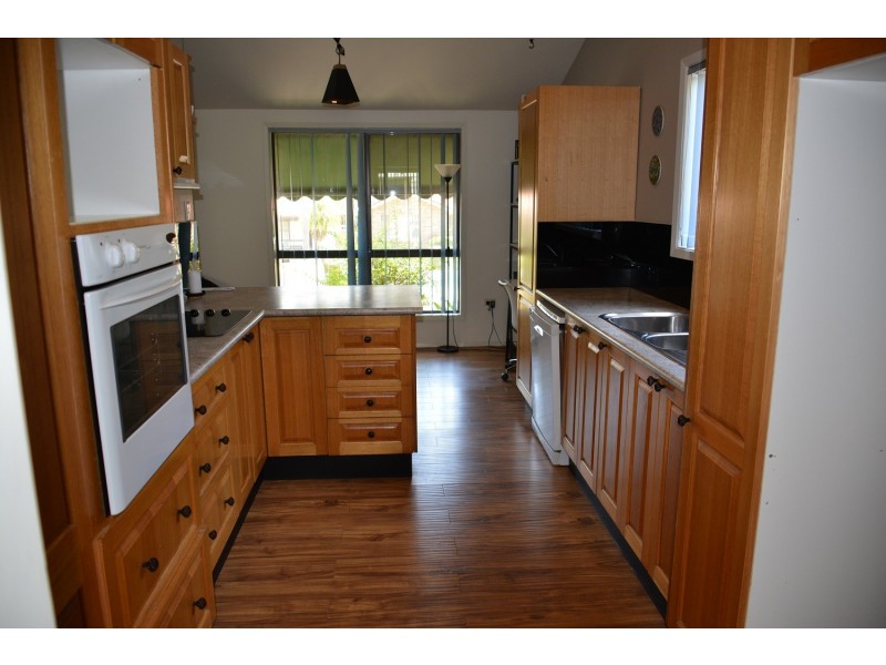 17 Tarwarri Rd, Summerland Point NSW 2259