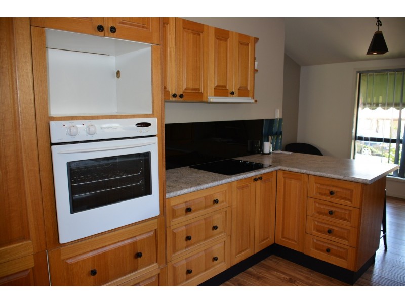 17 Tarwarri Rd, Summerland Point NSW 2259