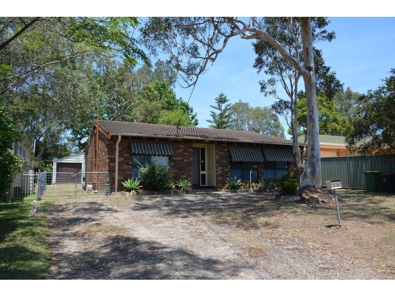 17 Tarwarri Rd, Summerland Point NSW 2259