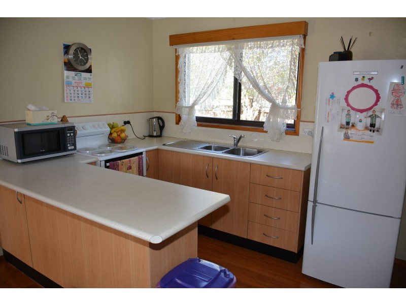 6 Yeramba Road, Summerland Point NSW 2259
