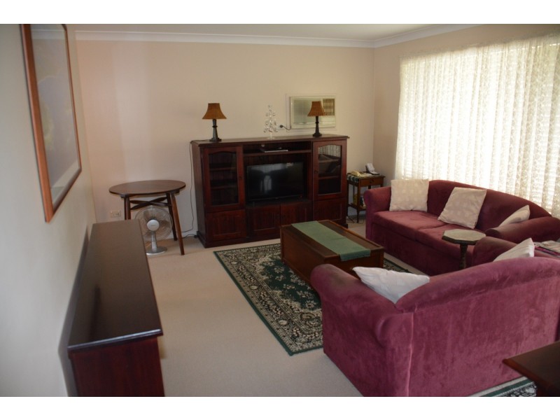 4 Naroo Avenue, Summerland Point NSW 2259